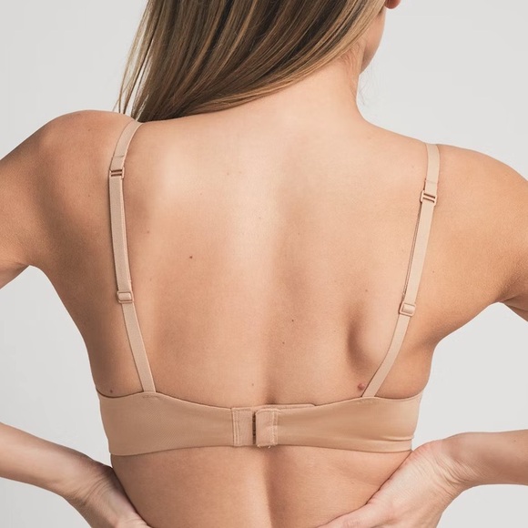 SKIMS Wireless Form Push Up Plunge Bra Clay - Picture 5 of 11